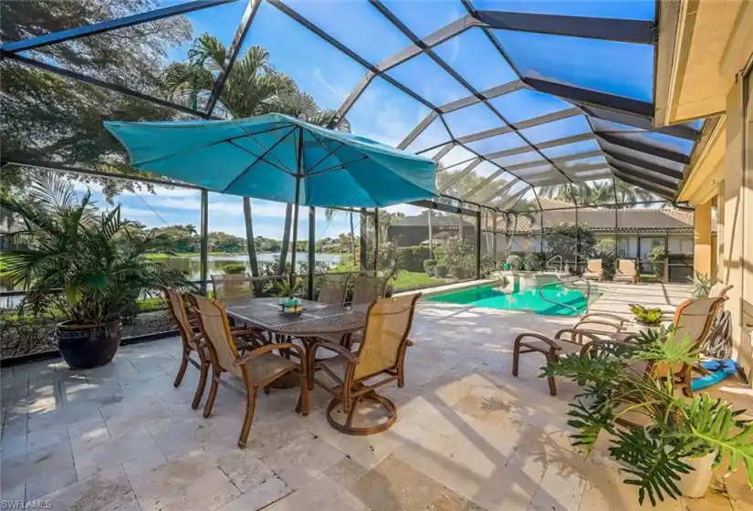 Large outdoor patio area perfect for entertaining family and friends!