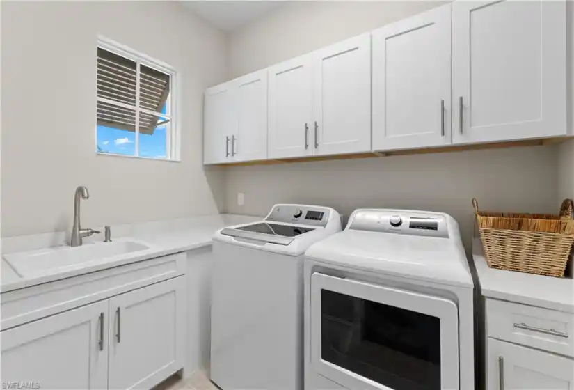 Storage and sink - Dedicated laundry room