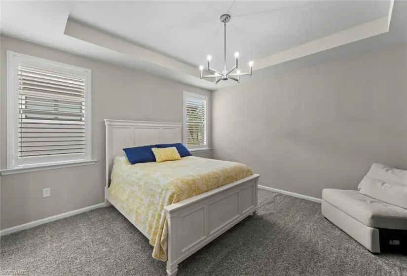 master Bedroom w/tray ceiling