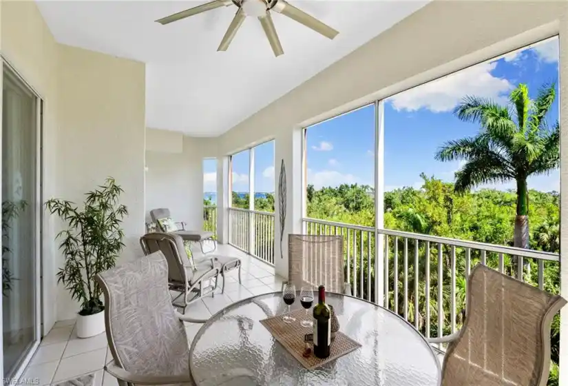 You even obtain waterviews from your lanai!