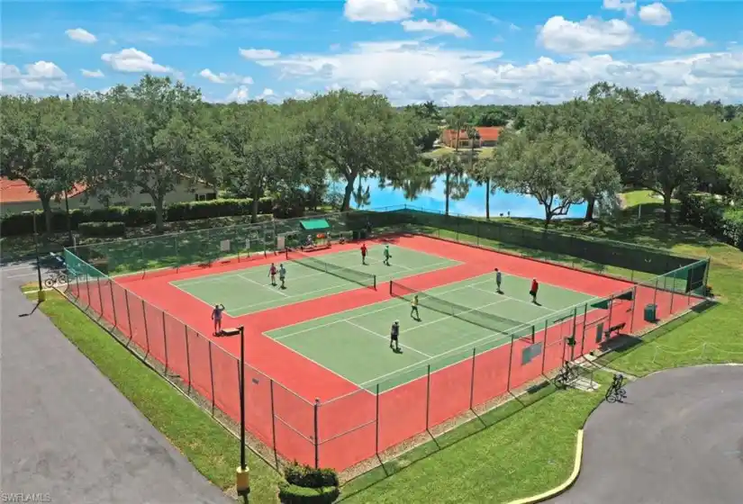 Berkshire Lakes offers a very active pickleball community with open play every morning.