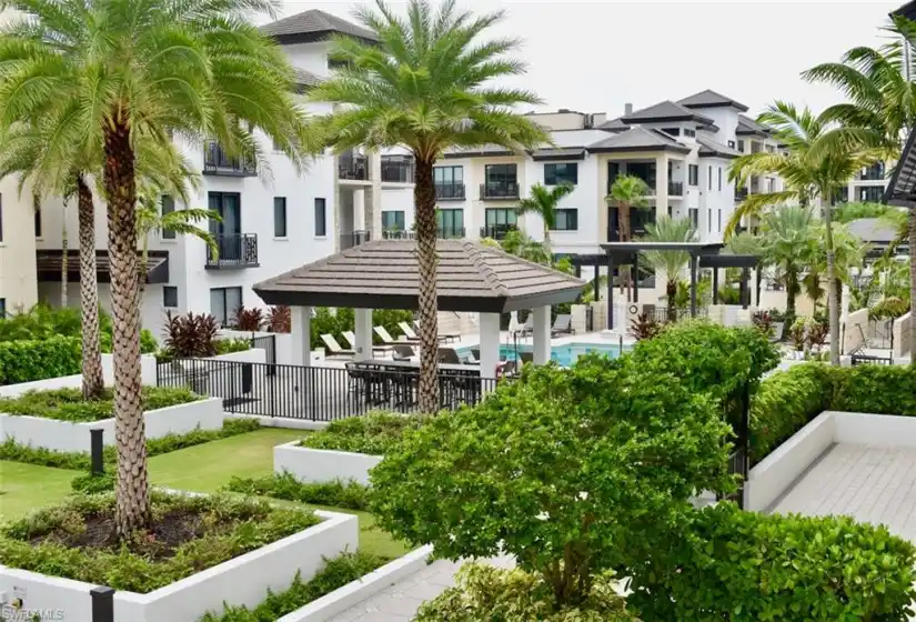 View of Naples Square III courtyard amenities