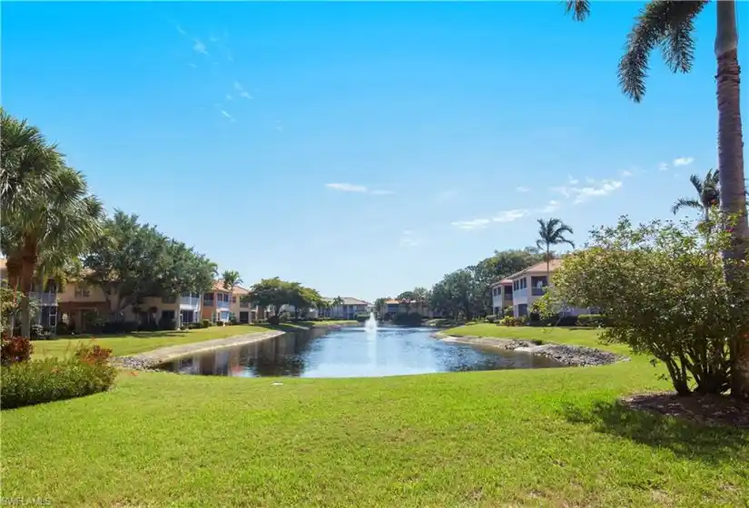 GORGEOUS LAKE VIEW from your large, private lanai! Minutes to Barefoot Beach!